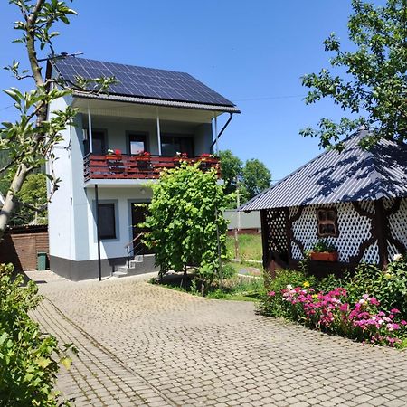 "У Пасічника" Котедж Для Сім'Ї Yaremche Exterior photo
